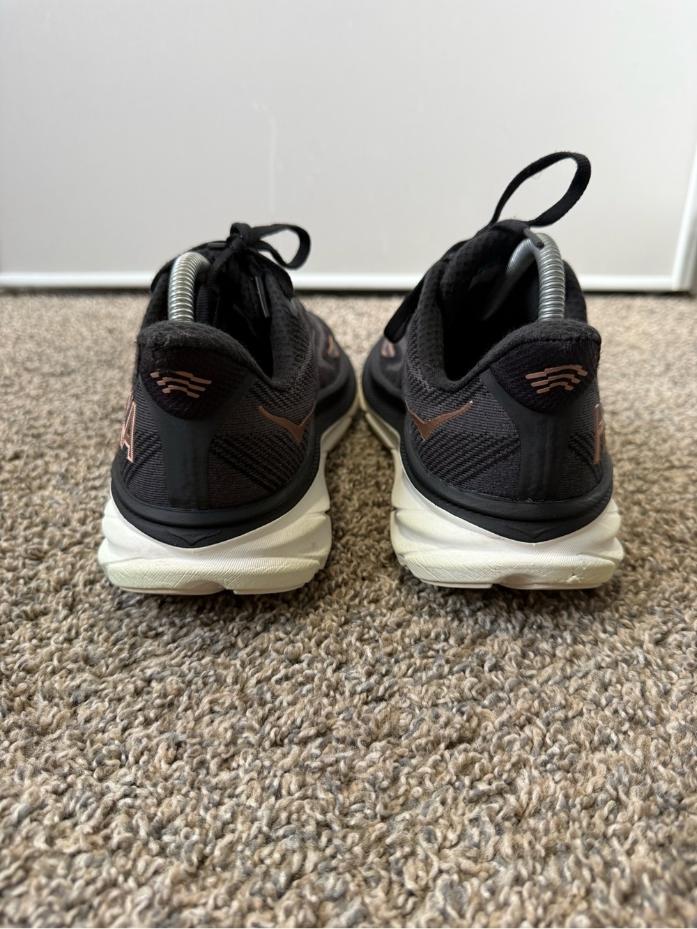 Hoka one one clifton 9 Black with Rose Gold Logo Running Sneakers - Picture 4 of 6